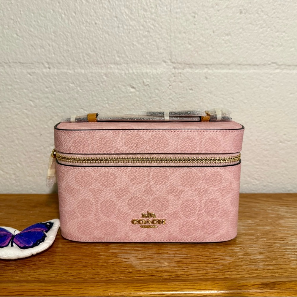 Coach NWT Powder Pink Cosmetic Case In Signature Canvas